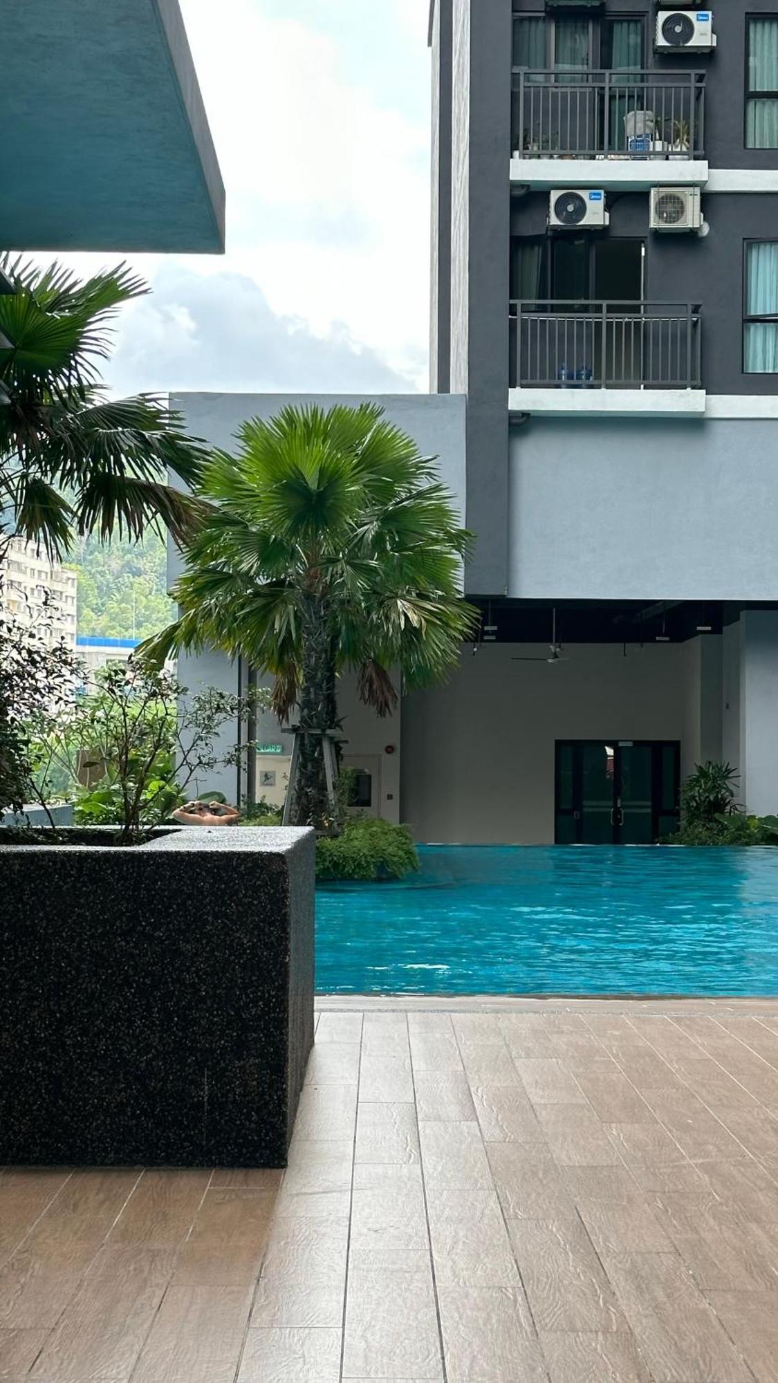 Apartment Mrt Asthetic
